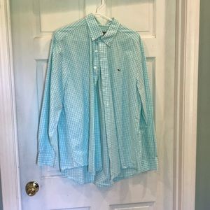 Large vineyard vines whale shirt